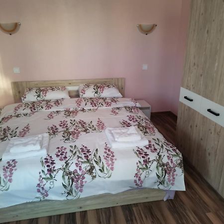 Guest Rooms Mihaylovi Paweł Banja Zewnętrze zdjęcie