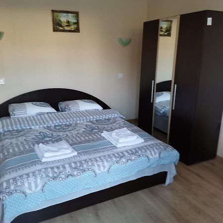 Guest Rooms Mihaylovi Paweł Banja Zewnętrze zdjęcie