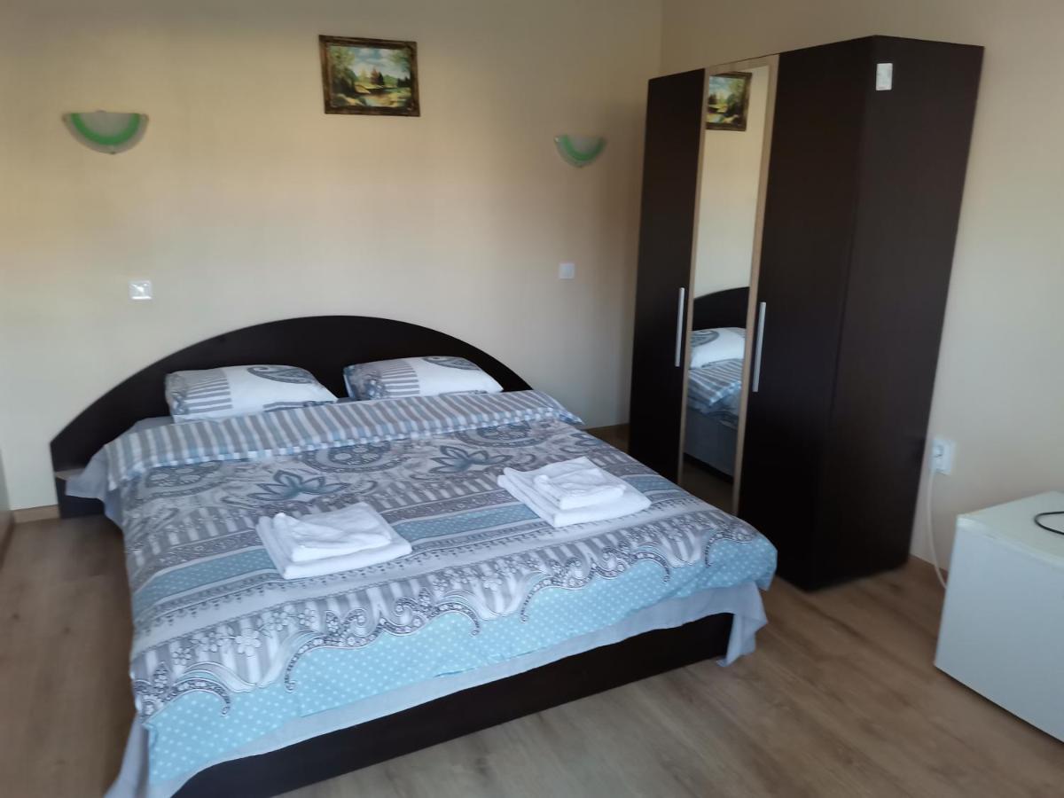 Guest Rooms Mihaylovi Paweł Banja Zewnętrze zdjęcie
